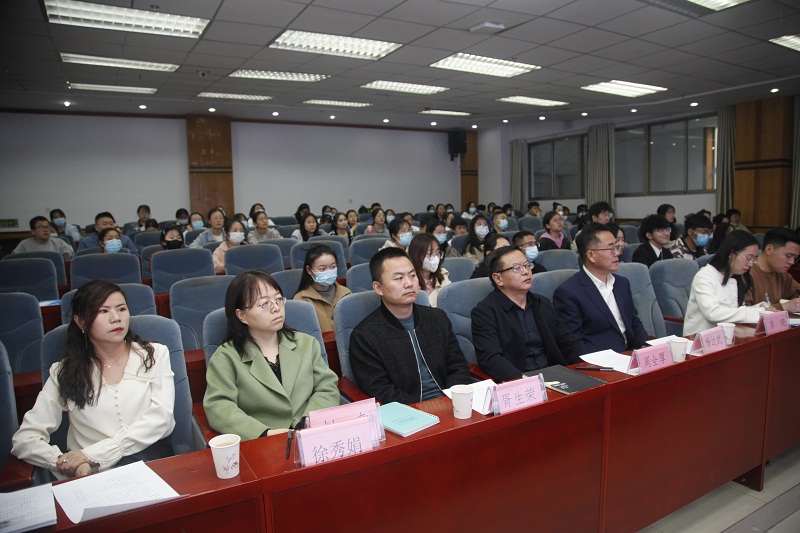 41ab235a27254b498731adade7e3ac8d.jpg 员工3.jpg